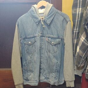 Men's Levi's Distressed Denim Jacket With Gray Sleeves And Hood, XL